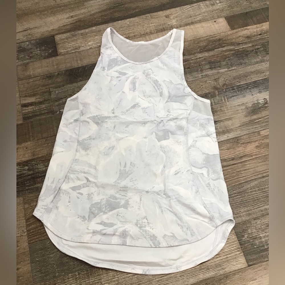 Lululemon Sculpt Tank II, white/gray camouflage, size 2